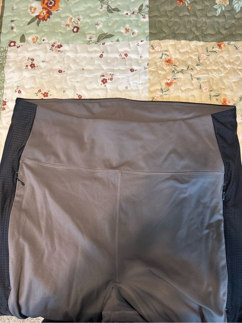 Fabletics Motion365 Gray Athletic Leggings with Black Mesh Panels & Pockets - Picture 5 of 9